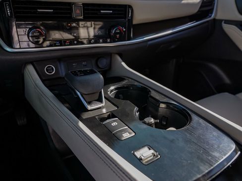 Used 2023 Nissan Rogue SL w/ SL Premium Package image 42