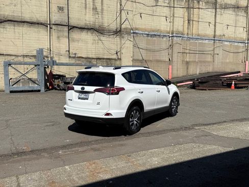 Used 2018 Toyota RAV4 LE w/ All Weather Liner Package AWD/4WD image 10