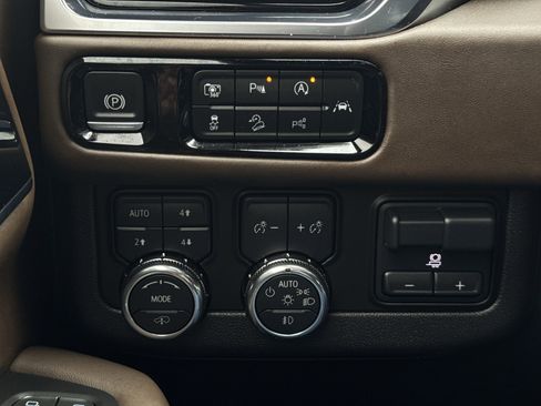 Certified 2025 GMC Yukon Denali Ultimate w/ LPO, Floor Liner Package image 18