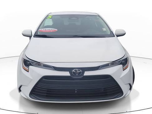 Certified 2025 Toyota Corolla LE image 2