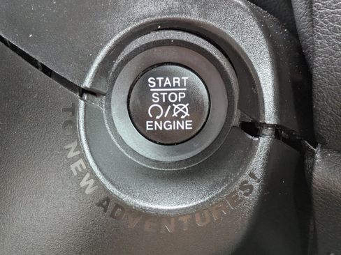 Used 2021 Jeep Renegade Latitude AWD/4WD image 24