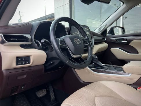 Used 2020 Toyota Highlander Limited image 31