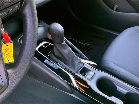 Used 2020 Toyota Corolla LE FWD image 17