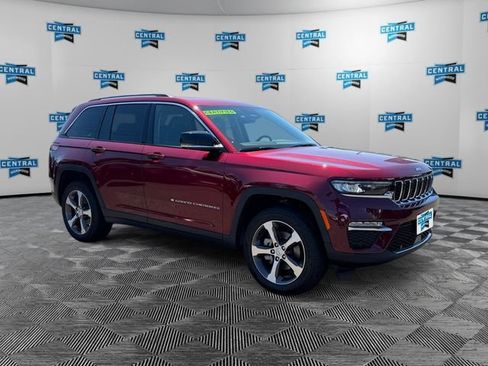 Certified 2023 Jeep Grand Cherokee Limited w/ Luxury Tech Group II AWD/4WD image 8