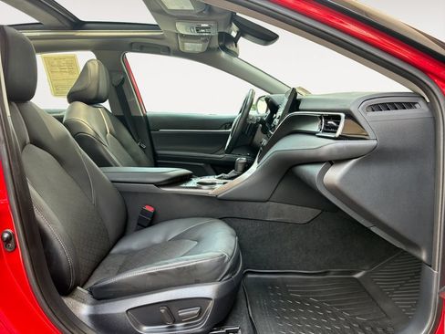 Used 2022 Toyota Camry XSE FWD image 15