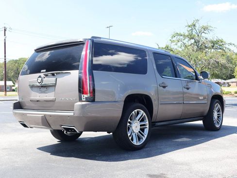 Used 2012 Cadillac Escalade ESV Premium AWD/4WD image 5