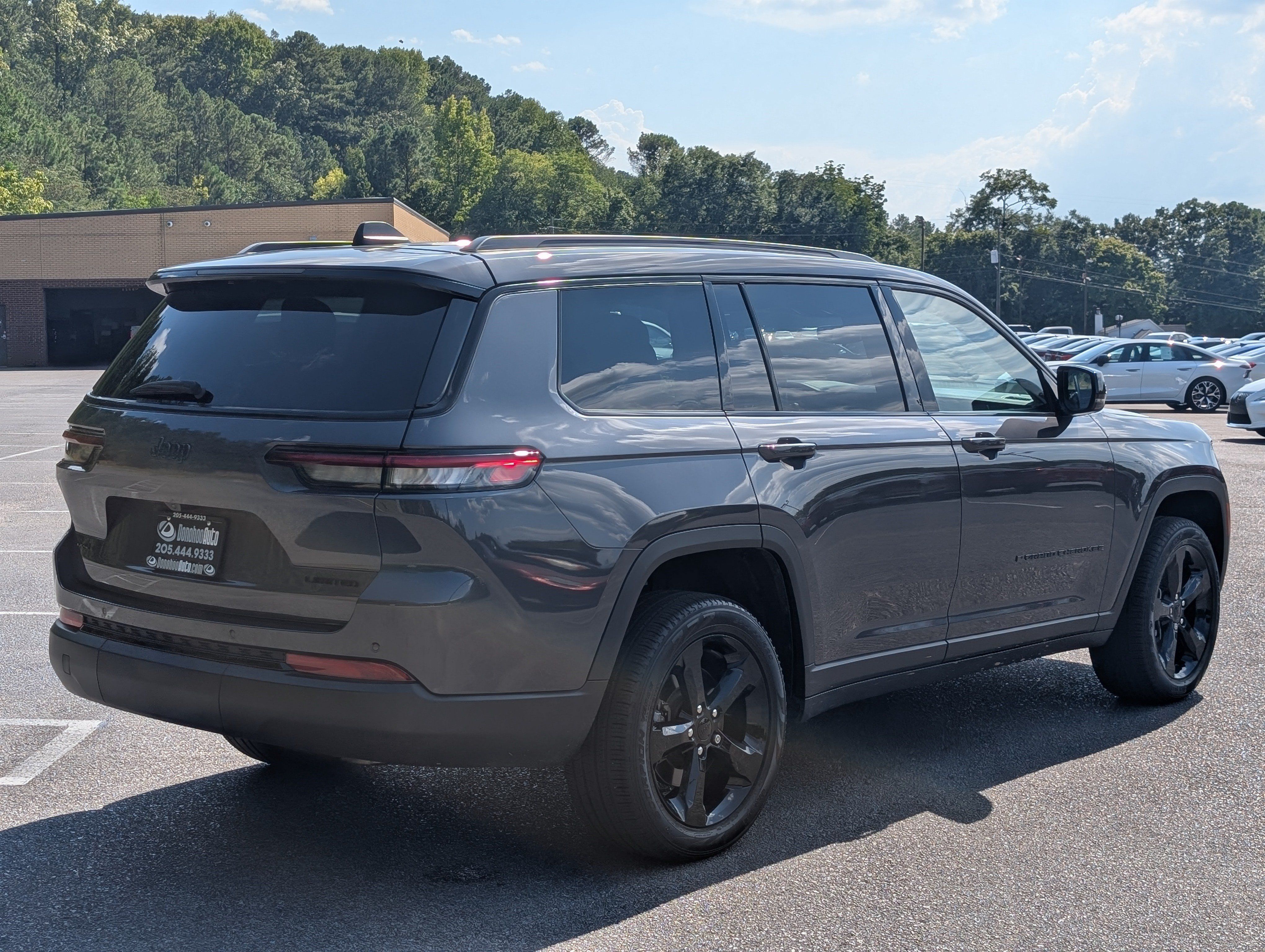 Used 2024 Jeep Grand Cherokee L Limited w/ Black Appearance Package AWD/4WD image 9