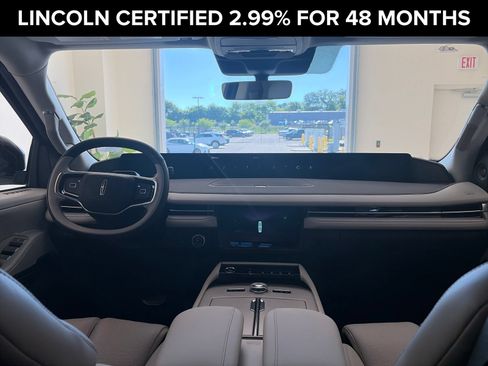 Certified 2026 Lincoln Navigator Reserve AWD/4WD image 8