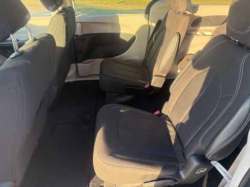 Used 2023 Chrysler Voyager LX image 16