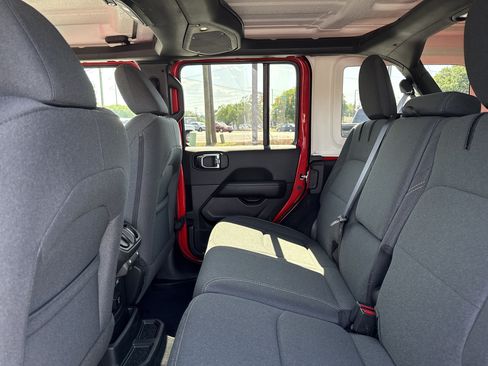 Certified 2025 Jeep Wrangler Unlimited Sahara w/ Safety Group AWD/4WD image 28