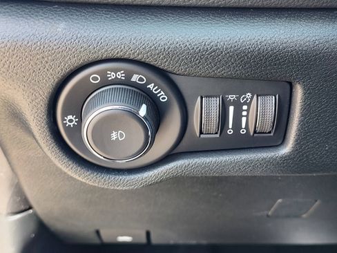 New 2026 Chrysler Pacifica Select image 25