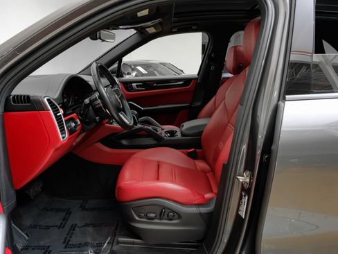 Used 2023 Porsche Cayenne Platinum Edition AWD/4WD image 4