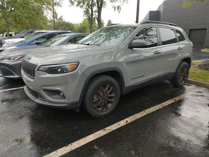 Used 2019 Jeep Cherokee Latitude Plus w/ Comfort/Convenience Group
