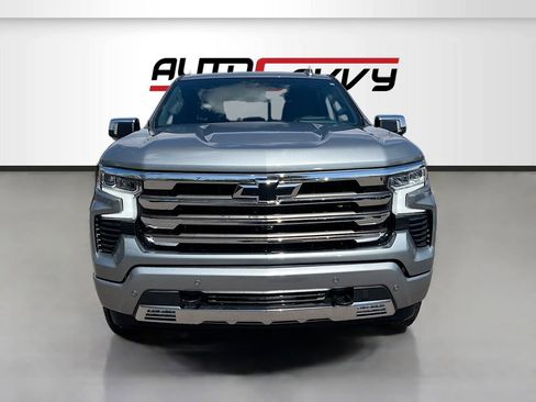 Used 2025 Chevrolet Silverado 1500 High Country w/ High Country Premium Package AWD/4WD image 2