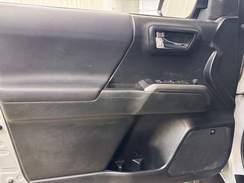 Used 2021 Toyota Tacoma TRD Off-Road w/ TRD Premium Off Road Package image 9