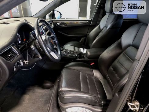Used 2017 Porsche Macan Turbo image 10