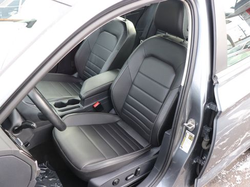 Used 2024 Volkswagen Jetta SE image 11