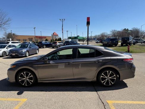 Used 2018 Toyota Camry SE FWD image 8