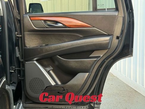 Used 2016 Cadillac Escalade Luxury AWD/4WD image 18