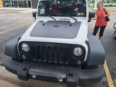 Used 2017 Jeep Wrangler Sport AWD/4WD image 2