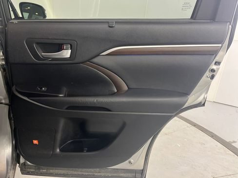 Used 2015 Toyota Highlander Limited Platinum image 29
