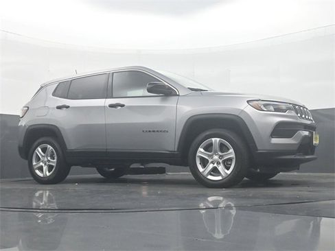 Used 2023 Jeep Compass Sport image 27