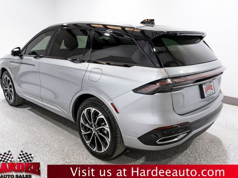 Used 2024 Lincoln Nautilus Reserve w/ Equipment Group 202A AWD/4WD image 3
