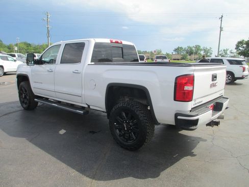 Used 2018 GMC Sierra 2500 Denali w/ Duramax Plus Package AWD/4WD image 13