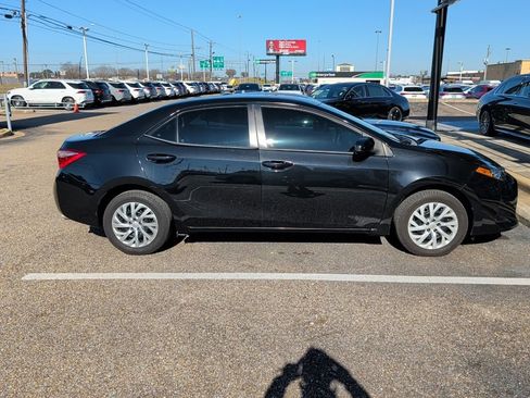 Used 2019 Toyota Corolla LE image 14