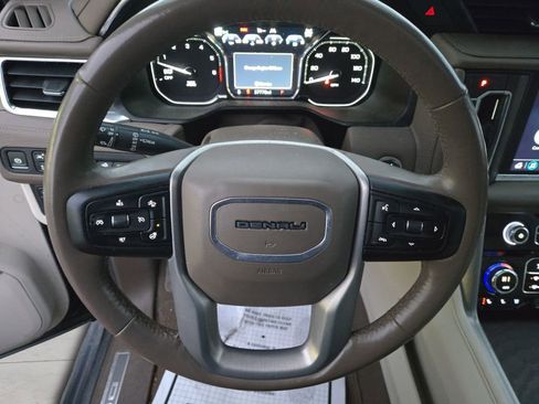 Used 2021 GMC Yukon Denali w/ Denali Premium Package image 12
