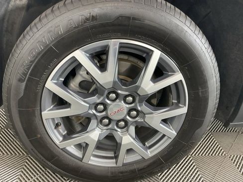 Used 2023 GMC Acadia SLT image 32