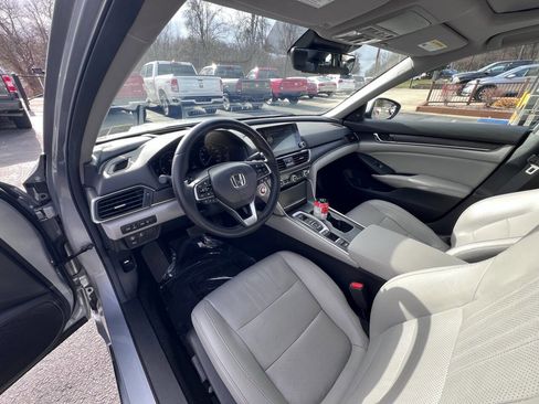 Used 2019 Honda Accord Touring image 12