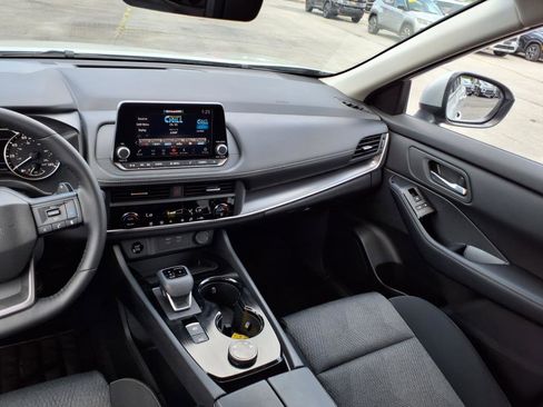 Certified 2025 Nissan Rogue SV image 7