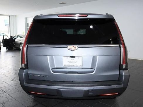 Used 2019 Cadillac Escalade ESV Premium Luxury image 4