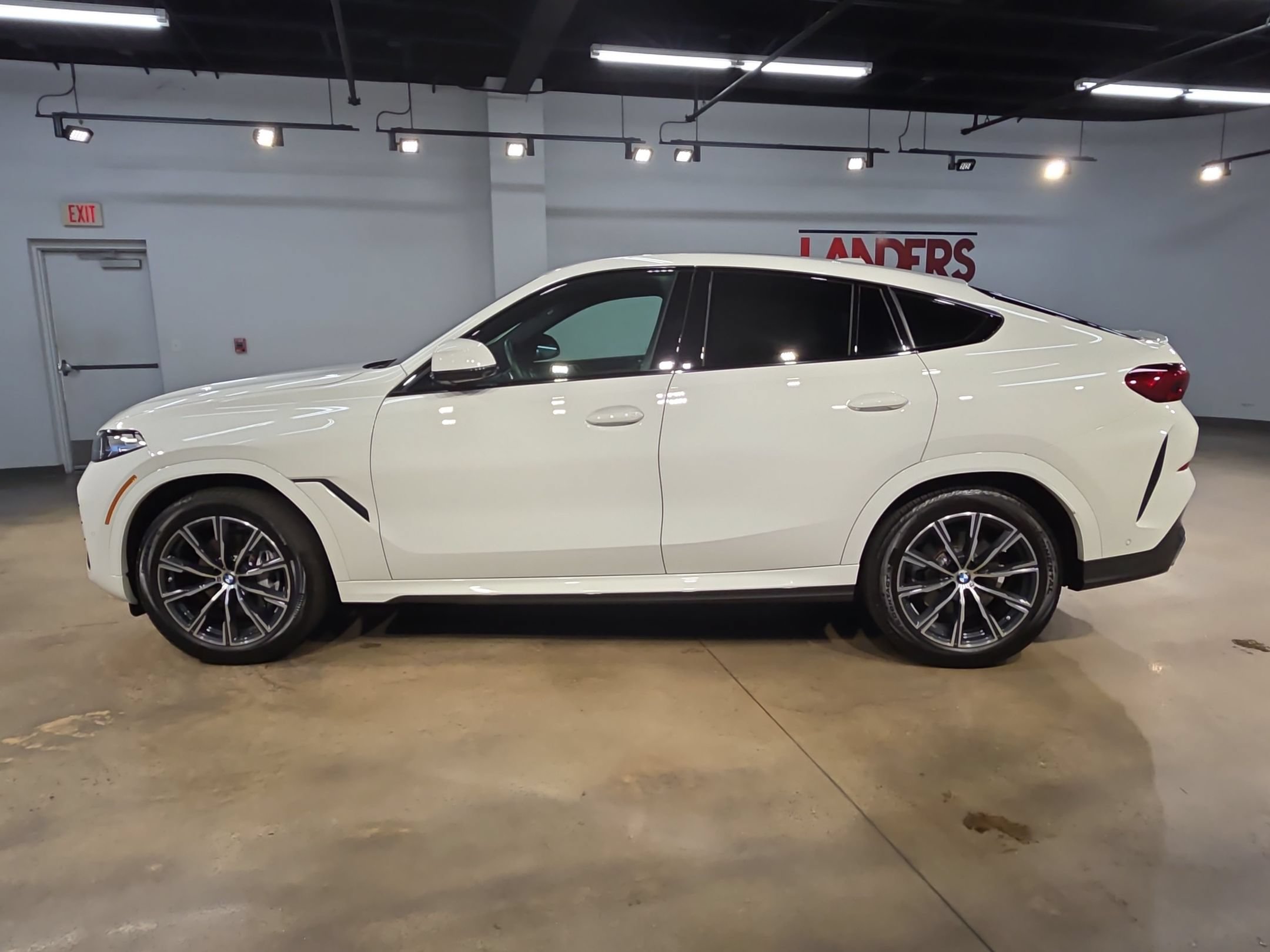 Used 2024 BMW X6 xDrive40i w/ Premium Package AWD/4WD image 4