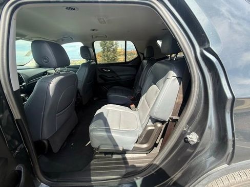 Used 2021 Chevrolet Traverse LT w/ LT Premium Package image 13