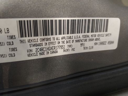 Used 2014 Chrysler Town & Country S FWD image 33
