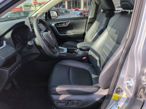 Used 2021 Toyota RAV4 Limited AWD/4WD image 9