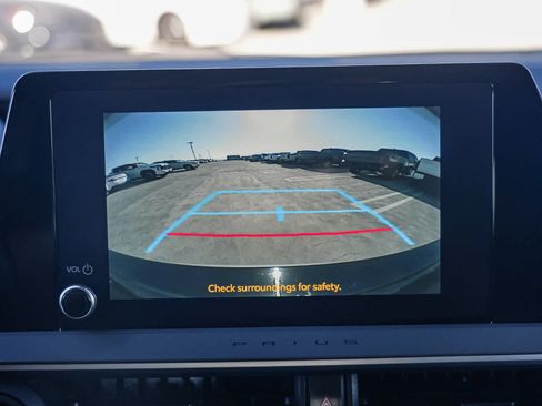 Used 2024 Toyota Prius LE FWD image 24