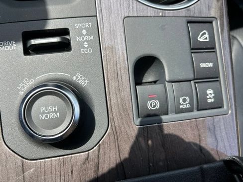 Used 2025 Toyota Highlander Platinum AWD/4WD image 24