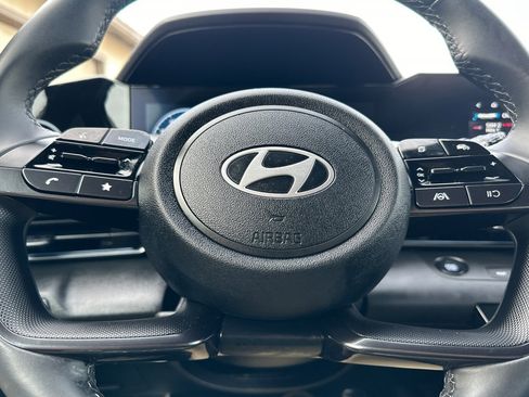 Certified 2025 Hyundai Elantra SEL image 23