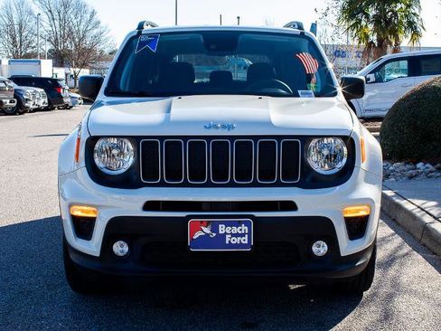 Used 2023 Jeep Renegade Latitude w/ Premium Group image 2