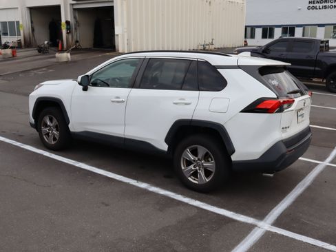 Used 2022 Toyota RAV4 XLE FWD image 8