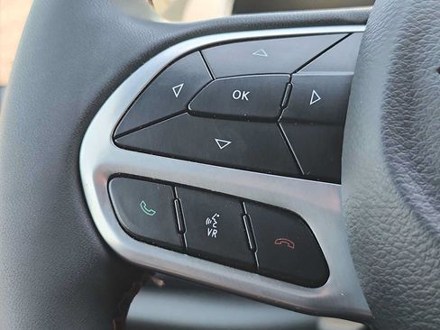 Used 2024 Chrysler Pacifica Pinnacle FWD image 27