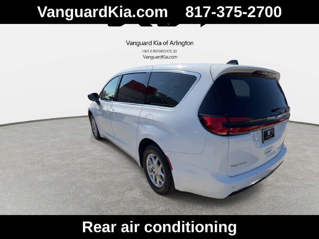 Used 2025 Chrysler Pacifica Select FWD image 7