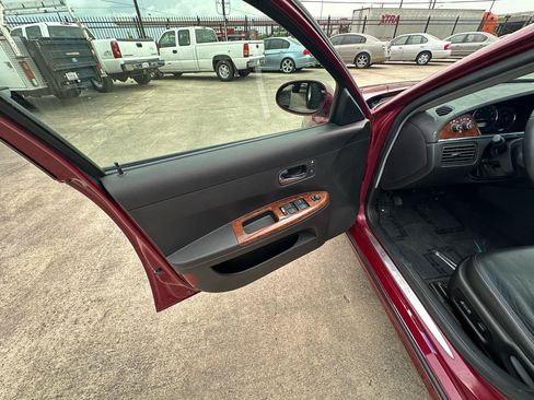 Used 2005 Buick LaCrosse CXS w/ Chrome Appearance Package FWD image 40