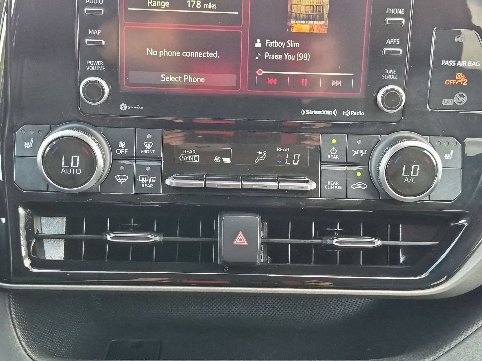 Used 2022 Toyota Highlander XLE FWD image 21