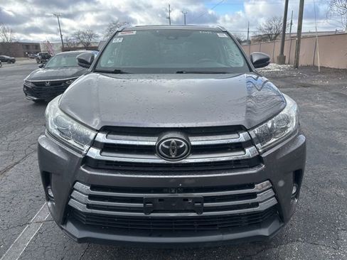 Used 2019 Toyota Highlander Limited Platinum image 2