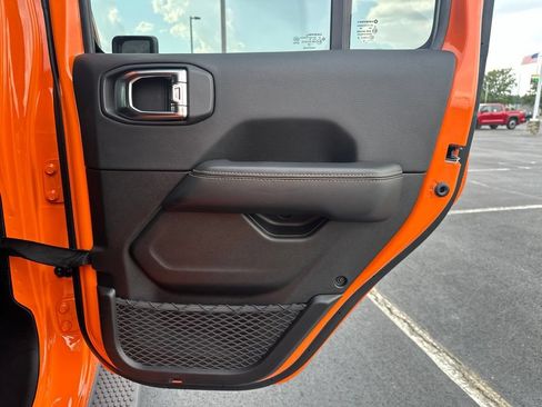 Used 2025 Jeep Wrangler Unlimited Sahara w/ Safety Group AWD/4WD image 11