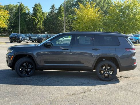 New 2025 Jeep Grand Cherokee L Laredo image 4
